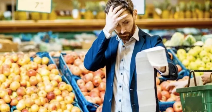 shop-man-bill-inflation