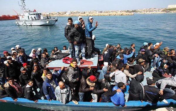 migrants-tunisian-italy-ship