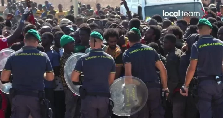 rivolta-lampedusa-italy-migrants