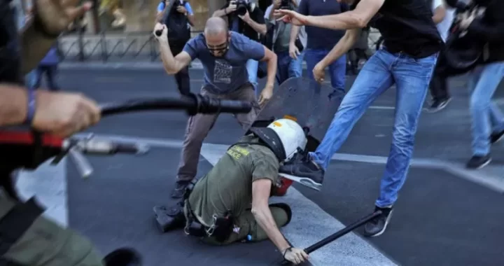 protesty-protesters-street-police-conflict-war